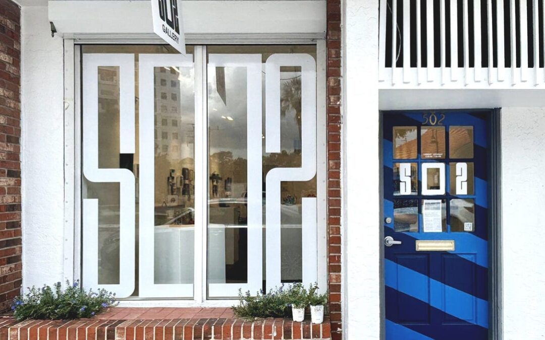 Obras de arte de bolsillo llenan la nueva galería de Sarasota en la exposición ‘Shopliftables’