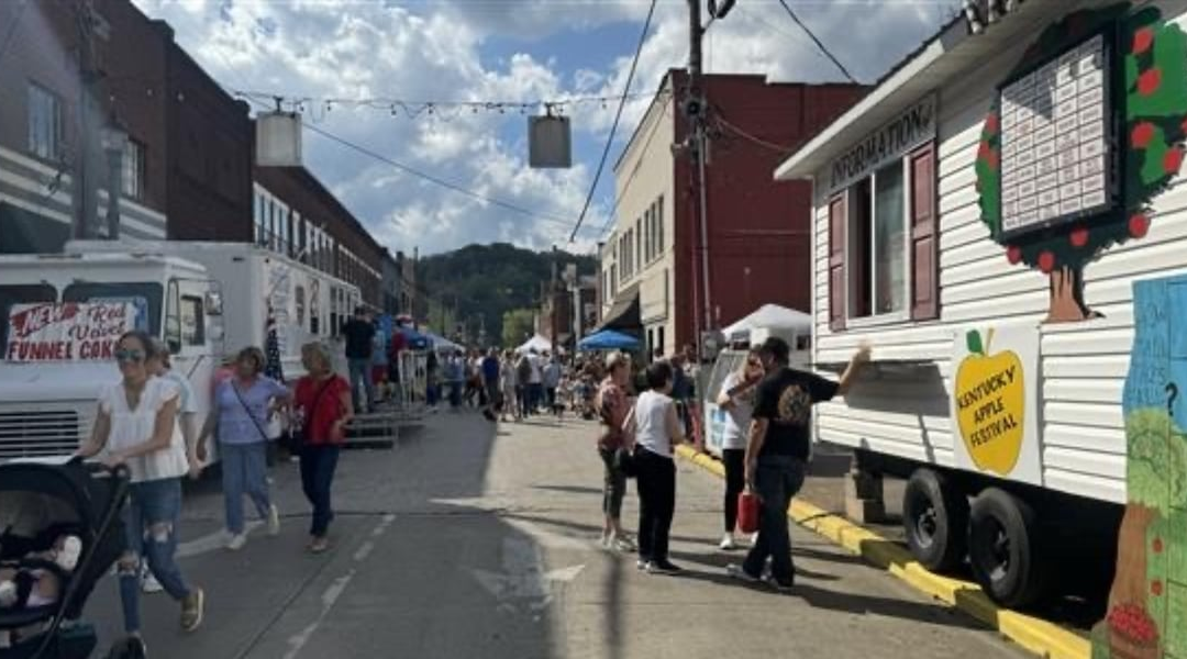 Kentucky Apple Festival street scene with vendors and visitors.