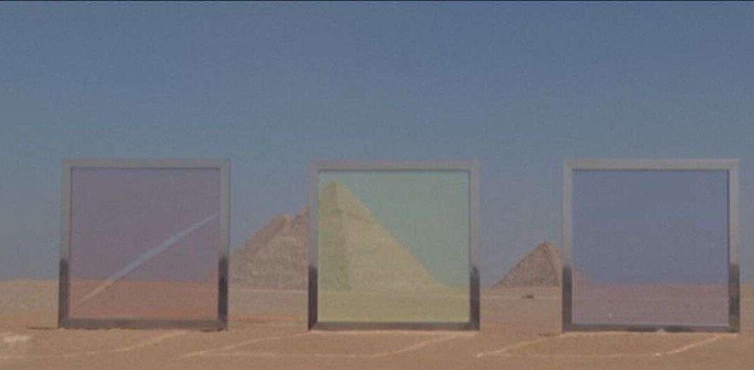 Una exposición de arte contemporáneo transforma las pirámides de Giza en una galería al aire libre