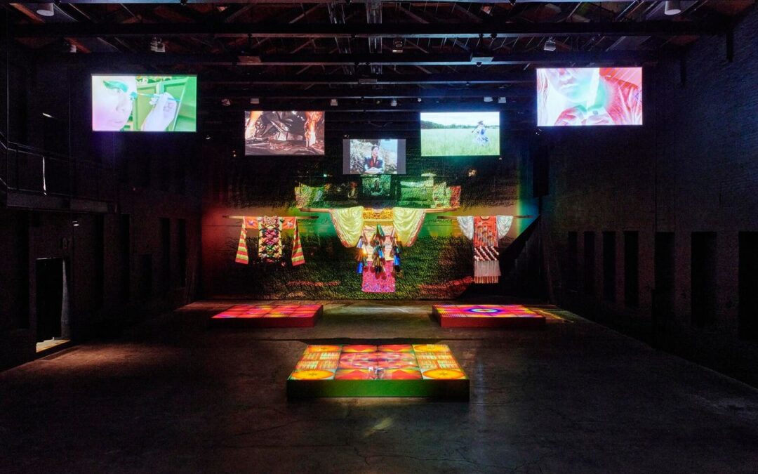 Jeffrey Gibson continúa la Bienal de Venecia con una exposición de nuevos trabajos en Mass MoCA