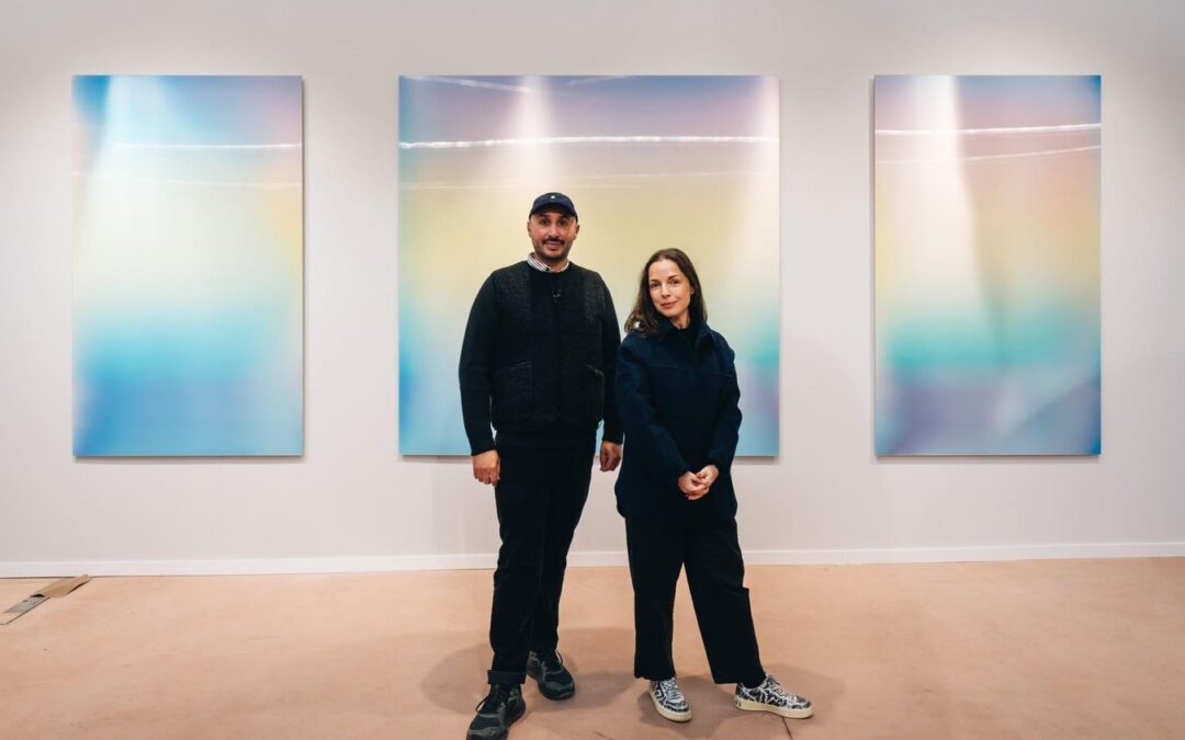 Los creadores de arte de BMW Mustapha Azeroual y Marjolaine Lévy en una foto de París