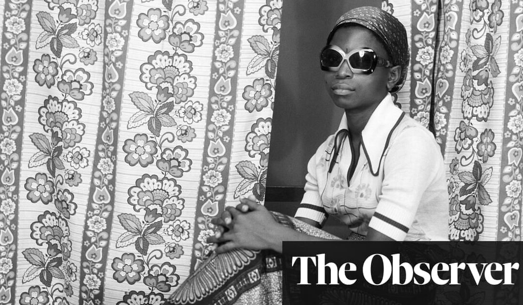 El panorama general: posar en Lagos, la capital del estilo urbano de África en los años 70 | Fotografía