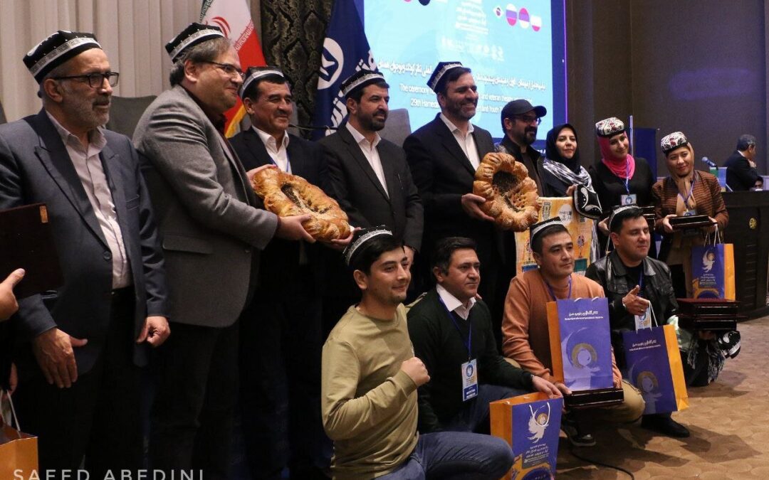 El festival Hamedan rinde homenaje a los participantes extranjeros por sus contribuciones al teatro infantil