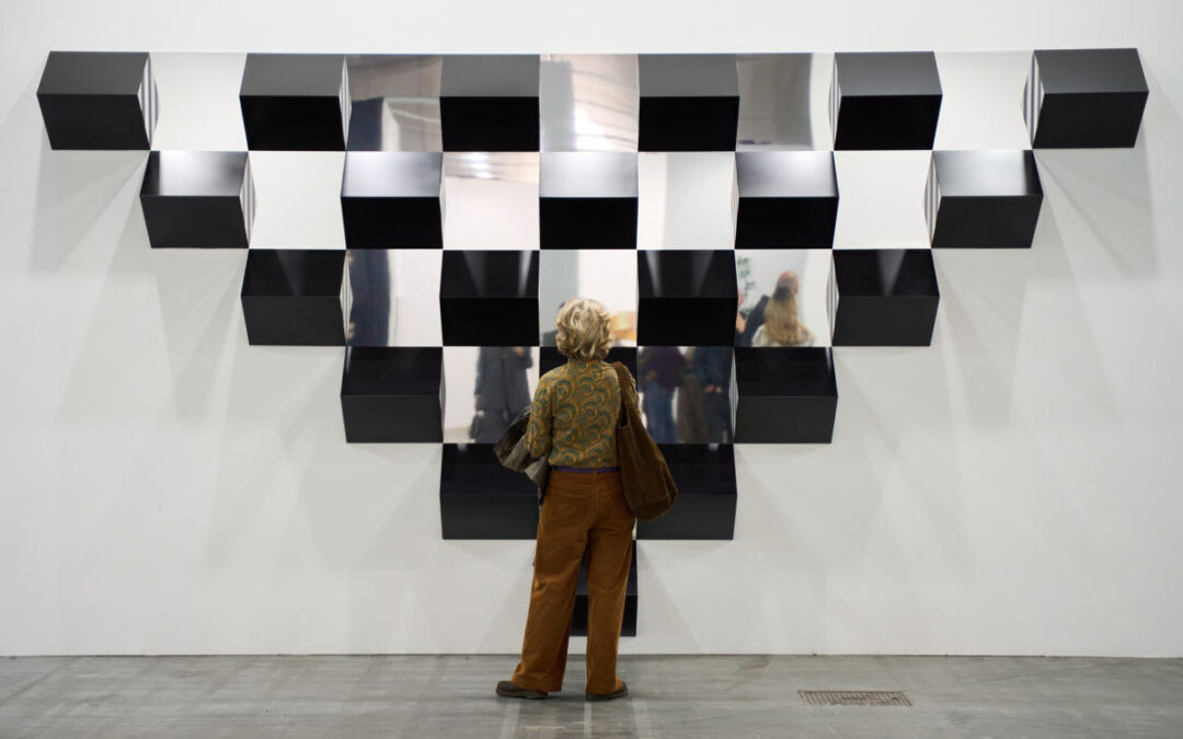 La feria Artissima atrae a multitudes de ‘soñadores despiertos’ en arte, moda y diseño