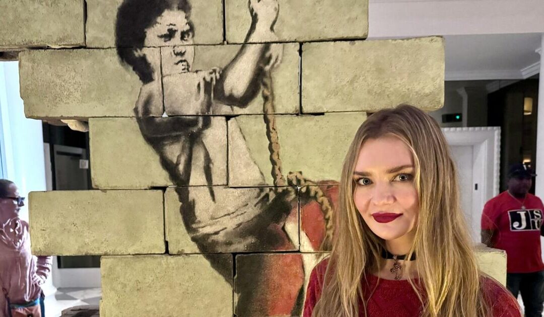 La estafadora condenada Anna Sorokin asiste a la inauguración de Banksy | Letras