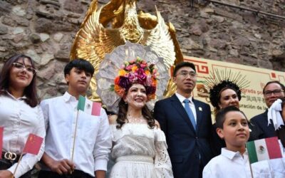 Escultura artística del fénix del condado de Fengdu, en el oeste de China, inaugurada en Guanajuato, México |