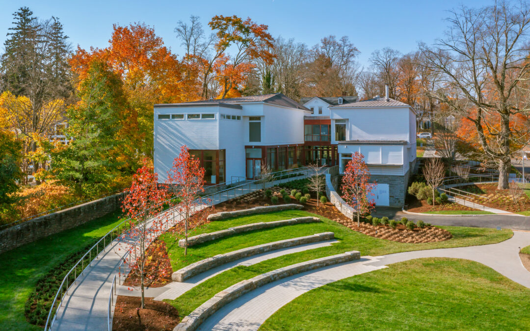 El Museo Aldrich abre su jardín de esculturas al aire libre recientemente renovado