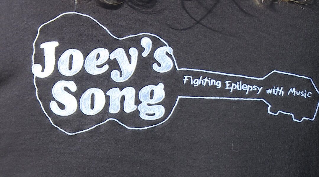 Una organización sin fines de lucro organiza un evento musical que apoya la concientización y la investigación sobre la epilepsia