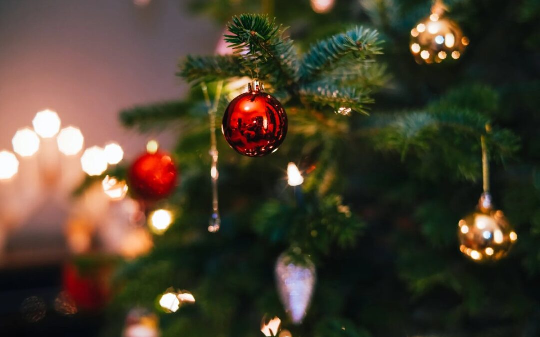 Christmas tree with red and gold ornaments