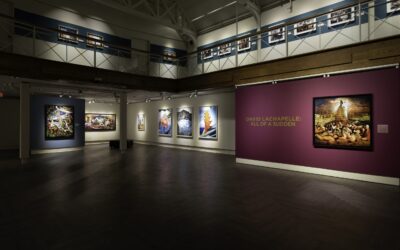 La exposición del Museo Benton presenta el trabajo del famoso fotógrafo de artistas y músicos