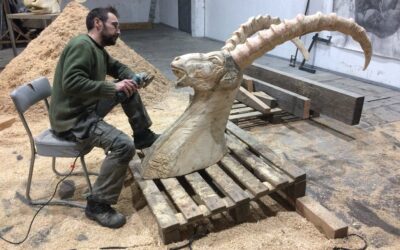 Las esculturas realistas de Quentin Garel nos transportan al ‘bosque lejano’: colosal