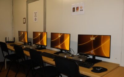 La Fundación FIBA y DBB apoyan a los jóvenes de la escuela de artistas de baloncesto con un nuevo laboratorio de computación para mejorar el aprendizaje