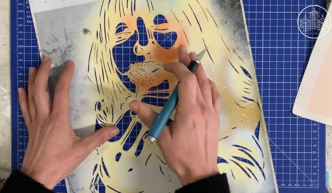 Aprenda a cortar sus propias plantillas con la artista callejera Alice Pasquini