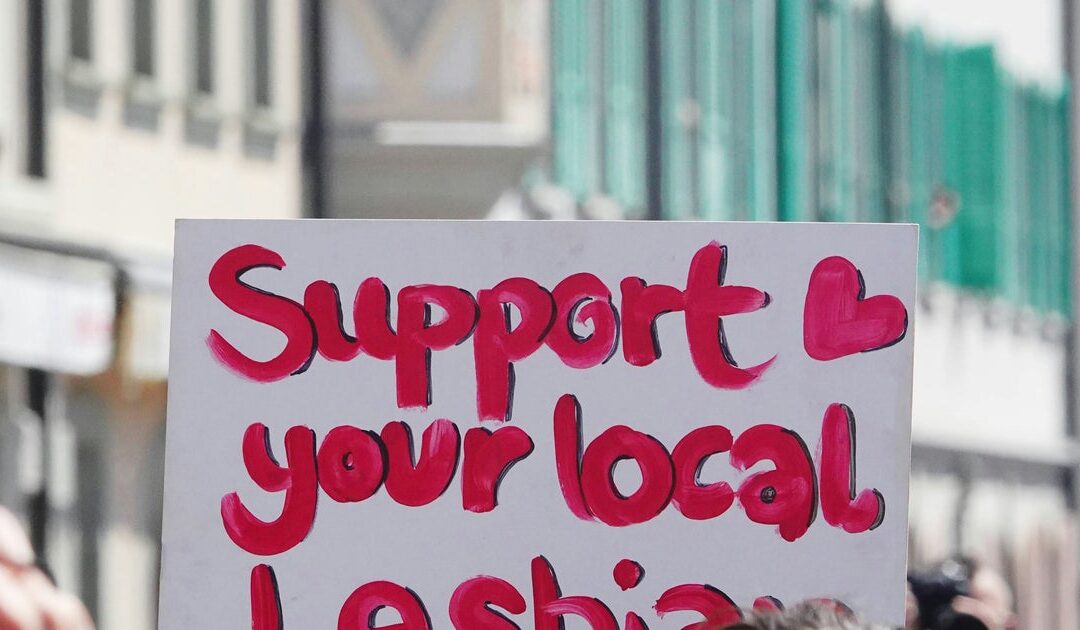 literatura sáfica; ¿Por qué es tendencia en Booktok en este momento?