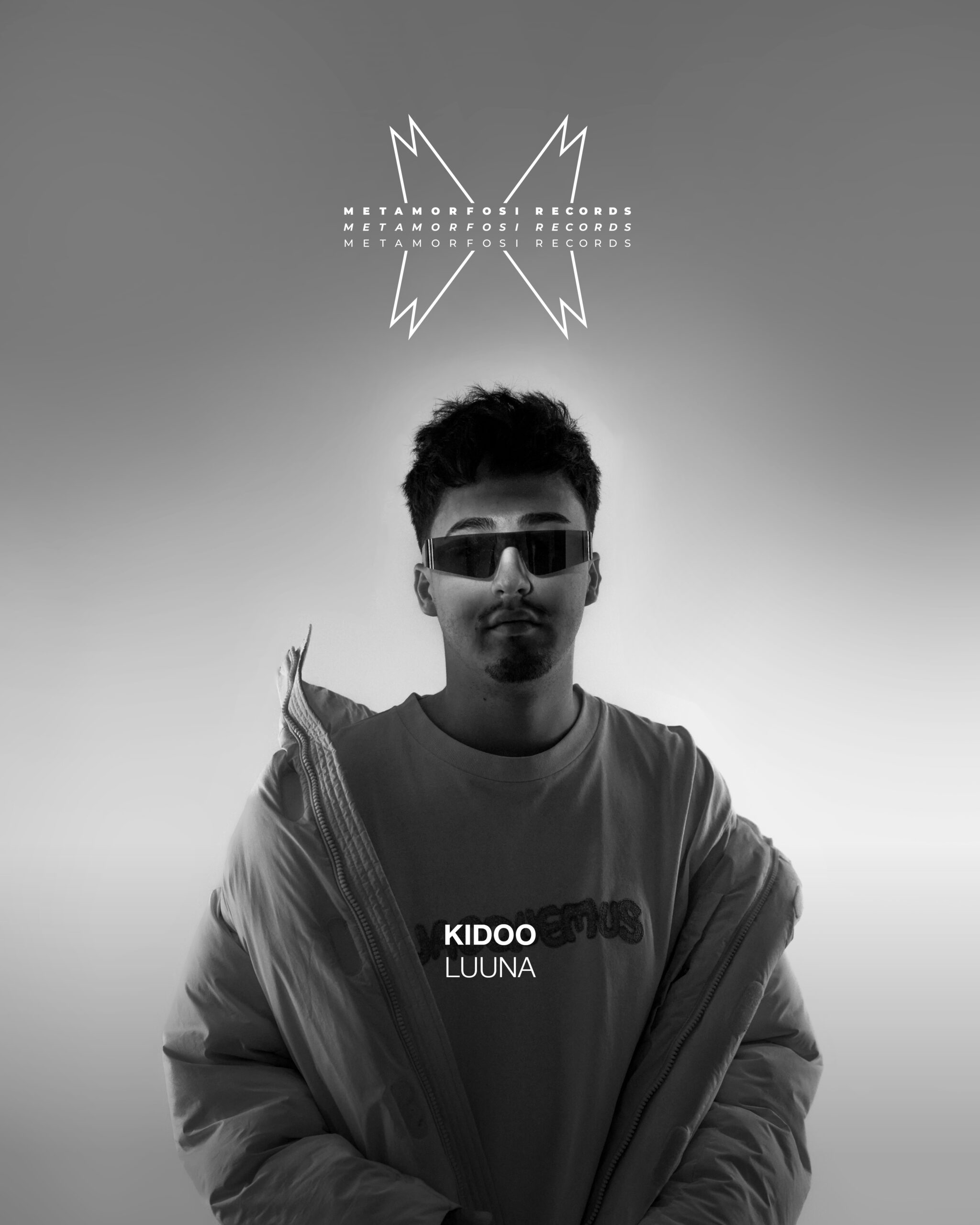 KIDOO _ Formato 4.5 Modern living room with stylish furniture and decor.