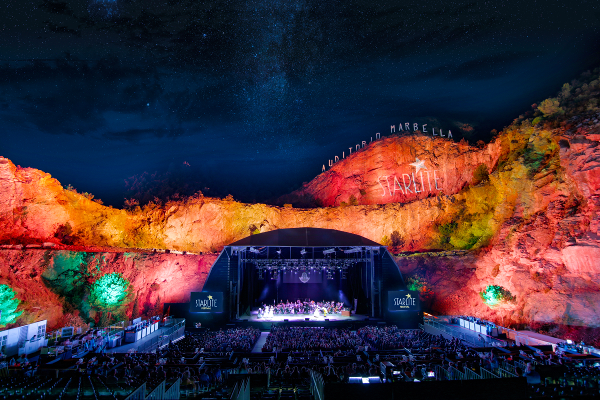 starlite marbella Modern living room with stylish furniture and decor.